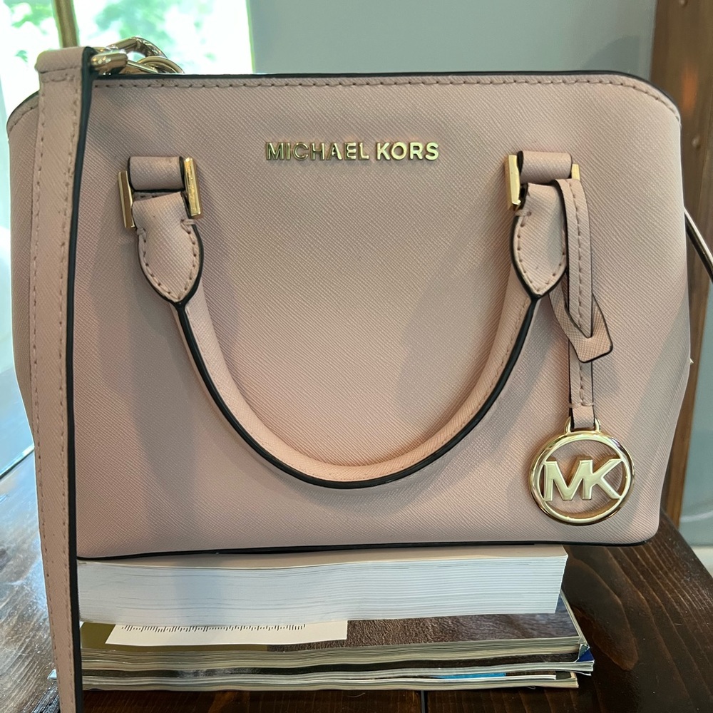 Michael Kors crossbody light pink purse 👛